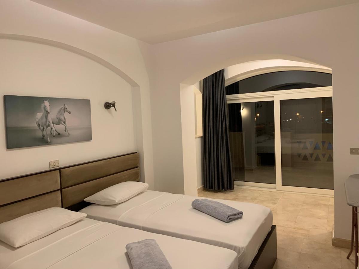 Villa 4 Bedrooms , 4 Bathrooms, Private Heated Pool ,access And View Lagoon In El Gouna *