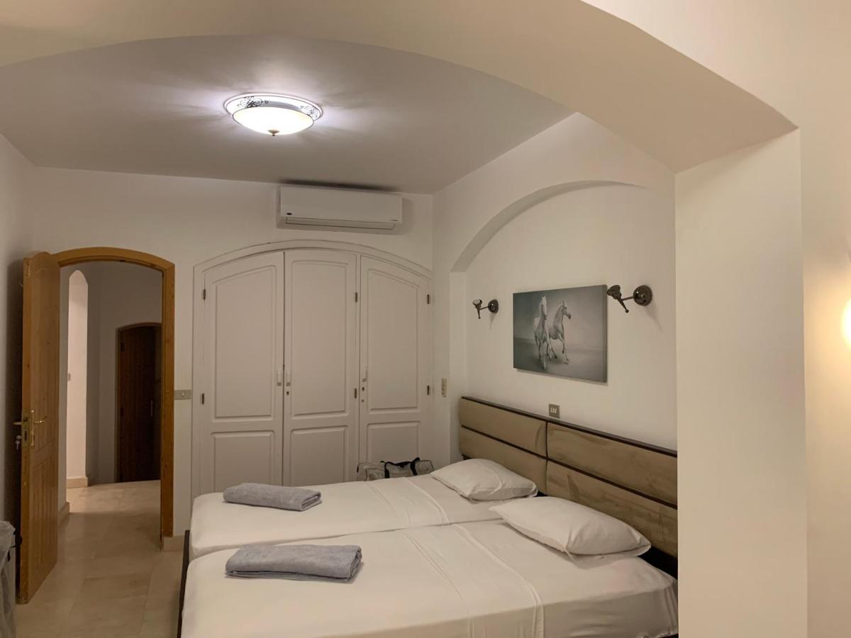 Villa 4 Bedrooms , 4 Bathrooms, Private Heated Pool ,access And View Lagoon In El Gouna *