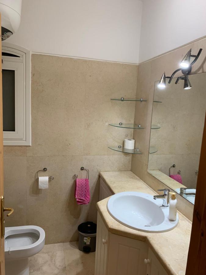 Villa 4 Bedrooms , 4 Bathrooms, Private Heated Pool ,access And View Lagoon In El Gouna *