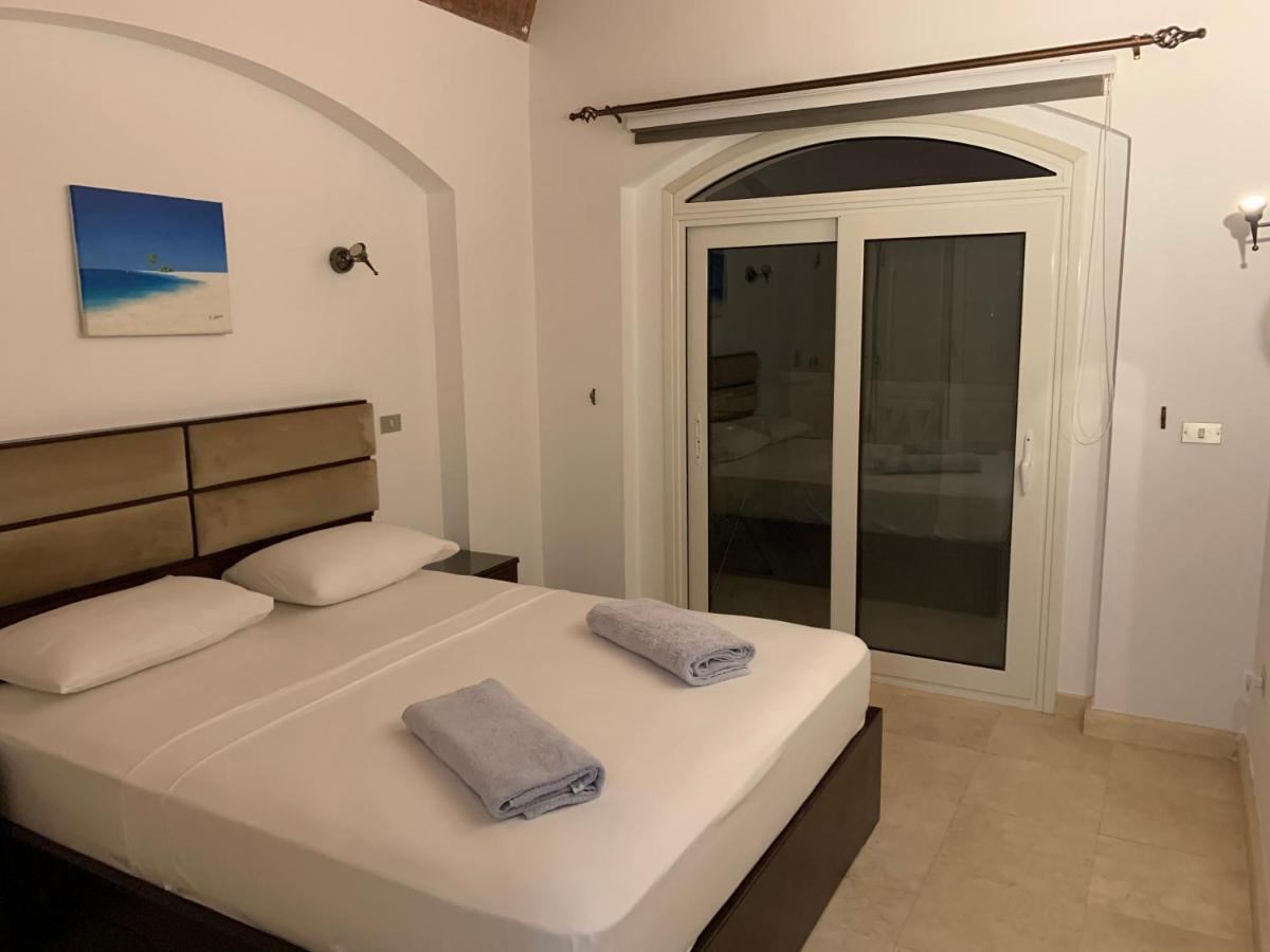 4 Bedrooms , 4 Bathrooms, Private Heated Pool ,access And View Lagoon In El Gouna Villa
